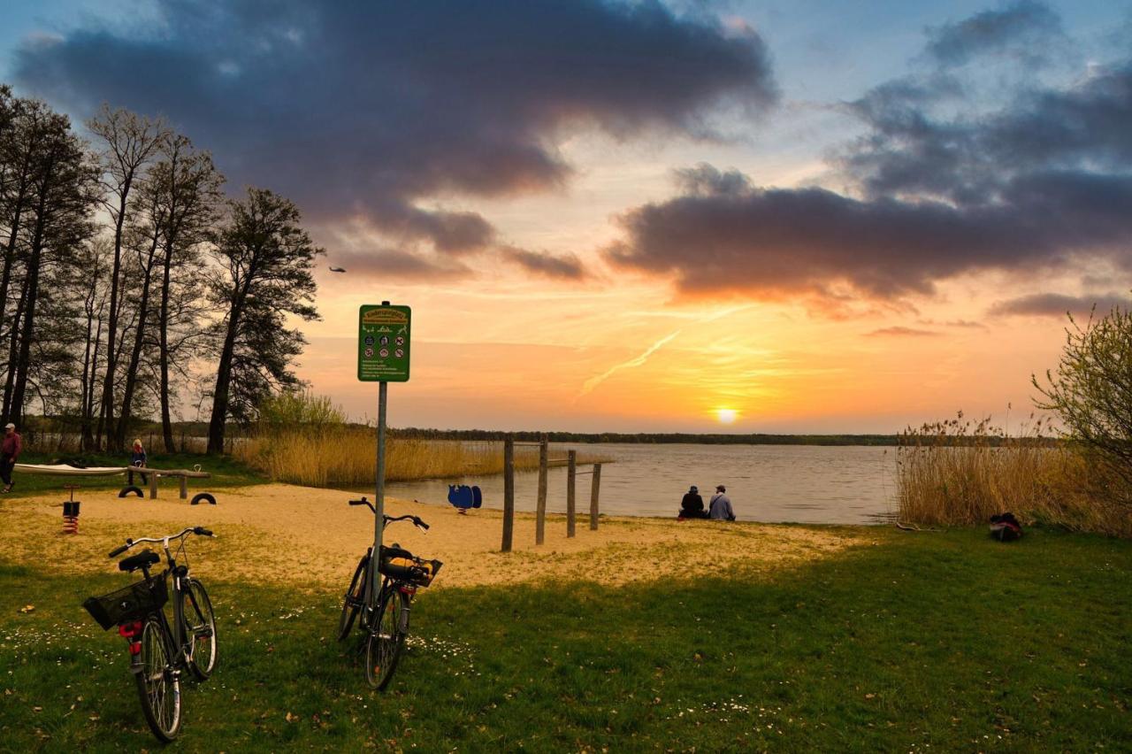 Ferienhaus Waldgefluester 70 Qm I Ueberdachte Terrasse I 2 Schlafzimmer I Strandnah Joachimsthal  Kültér fotó