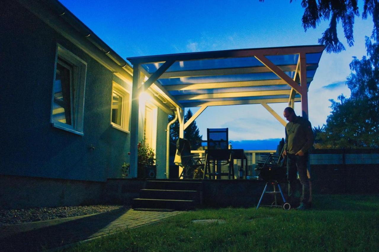 Ferienhaus Waldgefluester 70 Qm I Ueberdachte Terrasse I 2 Schlafzimmer I Strandnah Joachimsthal  Kültér fotó